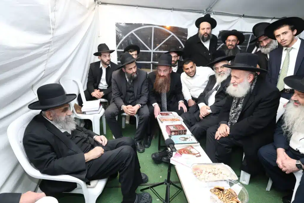 גדולי ישראל הגיעו לנחם את ראש הישיבה על פטירת רב העיר