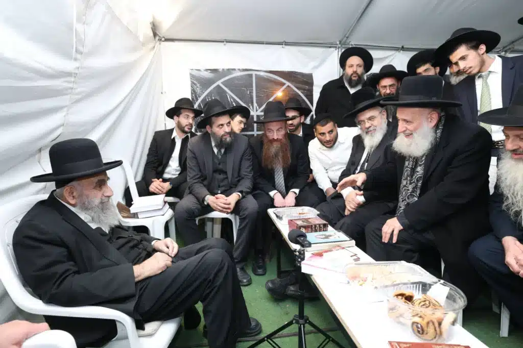 גדולי ישראל הגיעו לנחם את ראש הישיבה על פטירת רב העיר