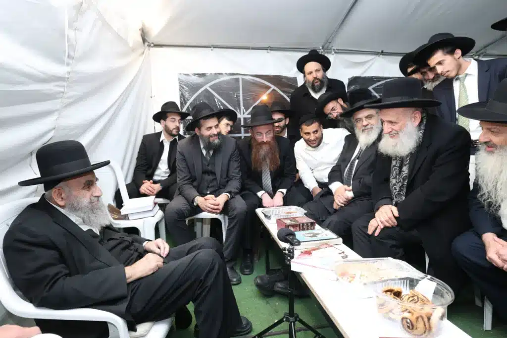 גדולי ישראל הגיעו לנחם את ראש הישיבה על פטירת רב העיר