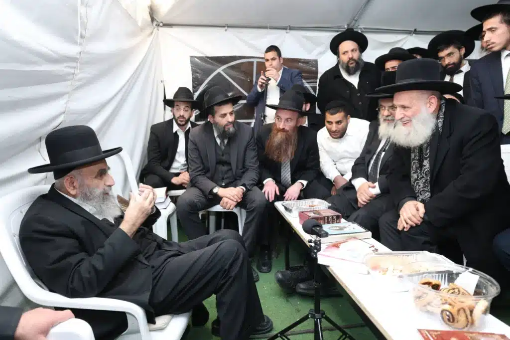 גדולי ישראל הגיעו לנחם את ראש הישיבה על פטירת רב העיר