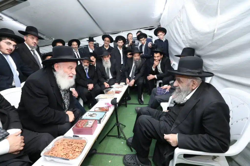 גדולי ישראל הגיעו לנחם את ראש הישיבה על פטירת רב העיר
