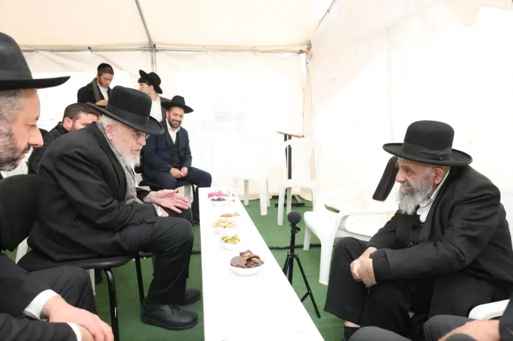 גדולי ישראל הגיעו לנחם את ראש הישיבה על פטירת רב העיר