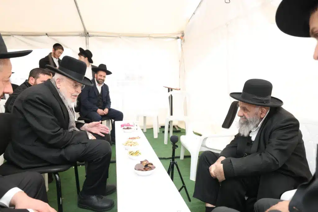 גדולי ישראל הגיעו לנחם את ראש הישיבה על פטירת רב העיר