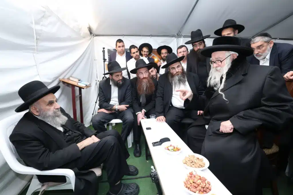 גדולי ישראל הגיעו לנחם את ראש הישיבה על פטירת רב העיר