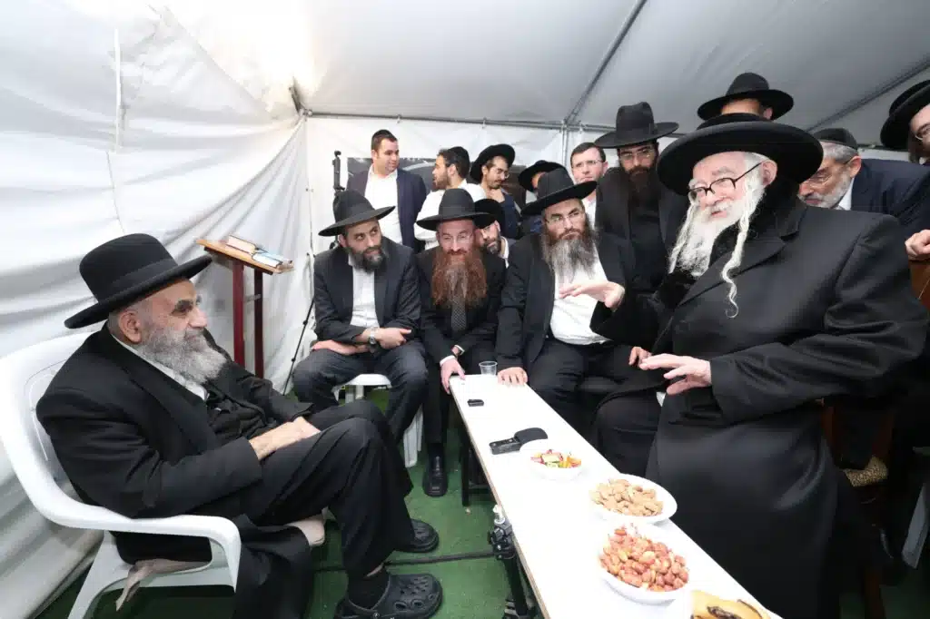 גדולי ישראל הגיעו לנחם את ראש הישיבה על פטירת רב העיר