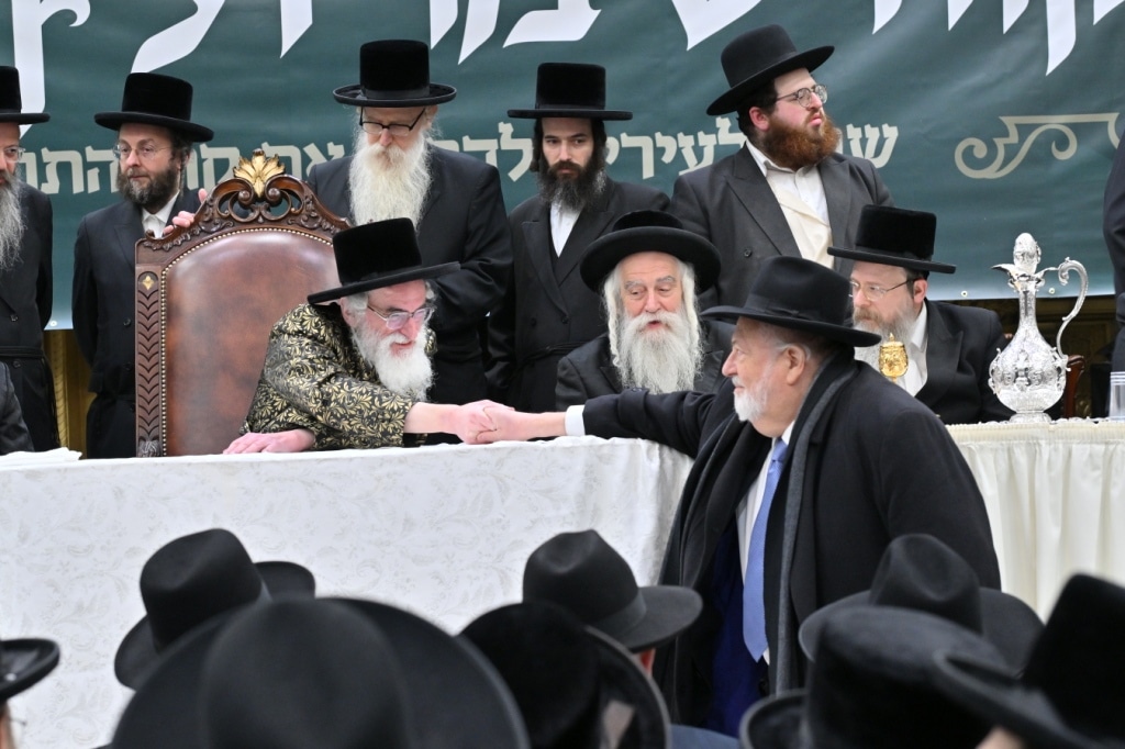 גלריה: המונים קיבלו את פני האדמו"ר מויז'ניץ בליקווד