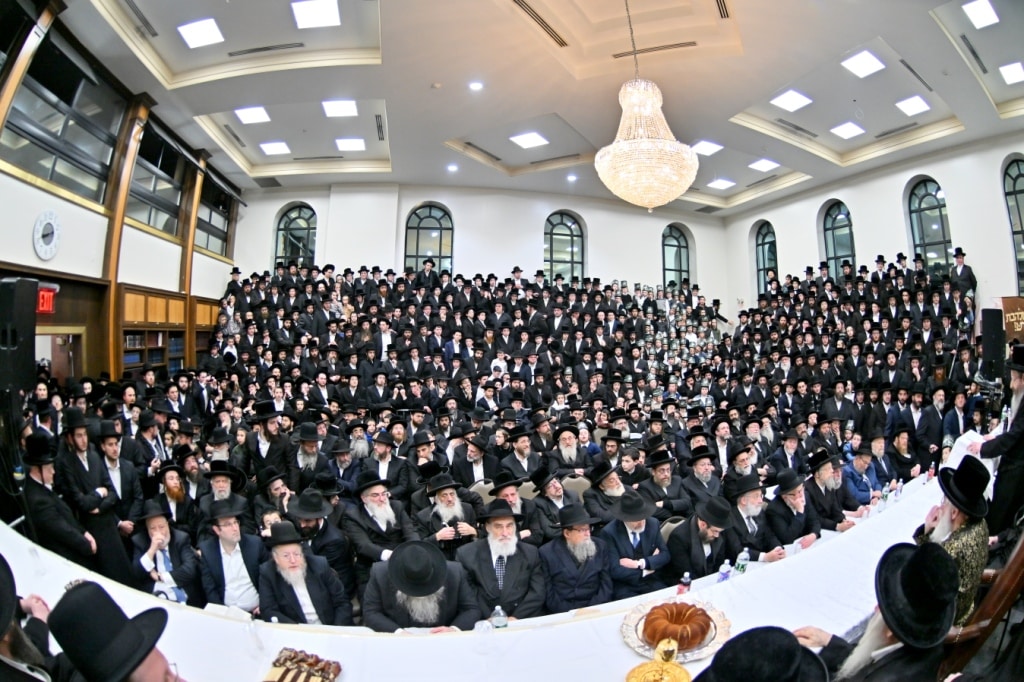 גלריה: המונים קיבלו את פני האדמו"ר מויז'ניץ בליקווד