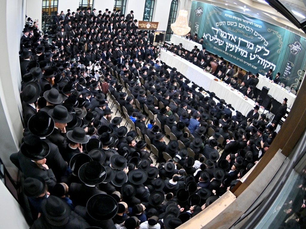 גלריה: המונים קיבלו את פני האדמו"ר מויז'ניץ בליקווד