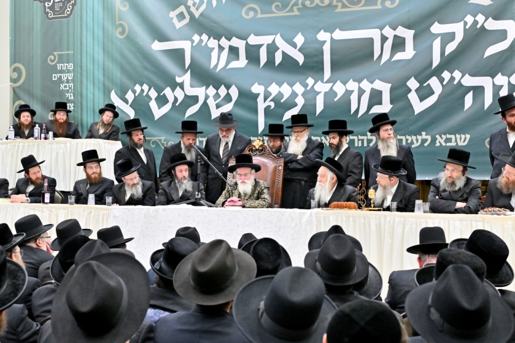 גלריה: המונים קיבלו את פני האדמו"ר מויז'ניץ בליקווד