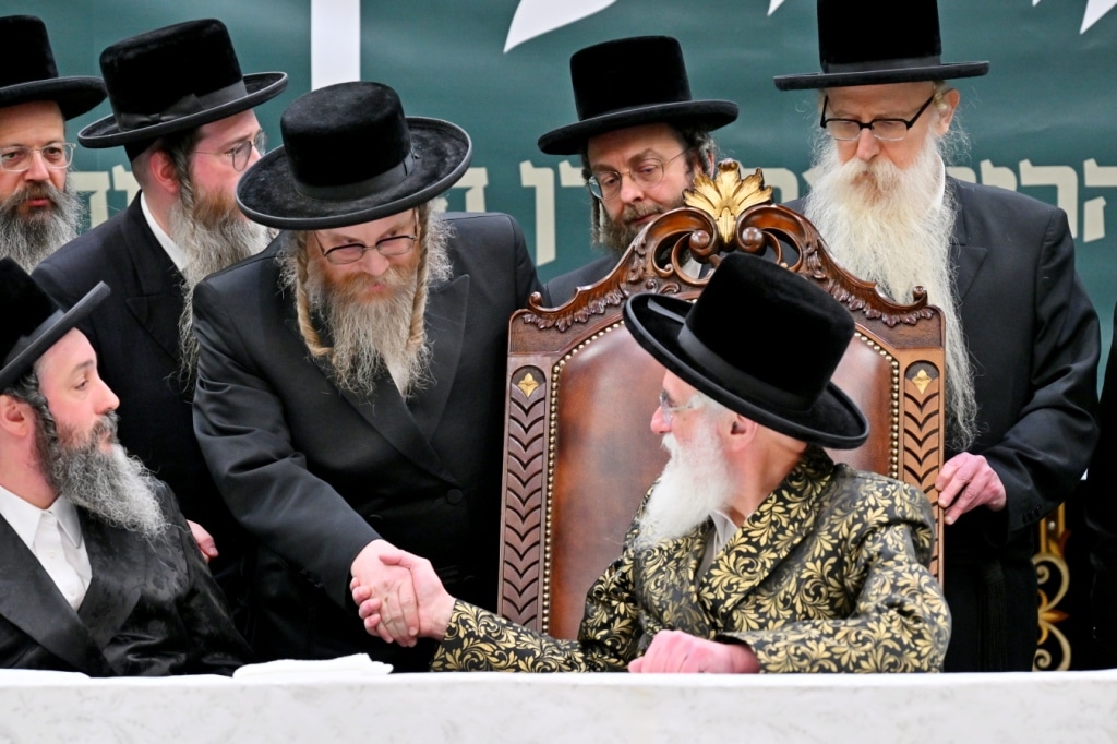 גלריה: המונים קיבלו את פני האדמו"ר מויז'ניץ בליקווד