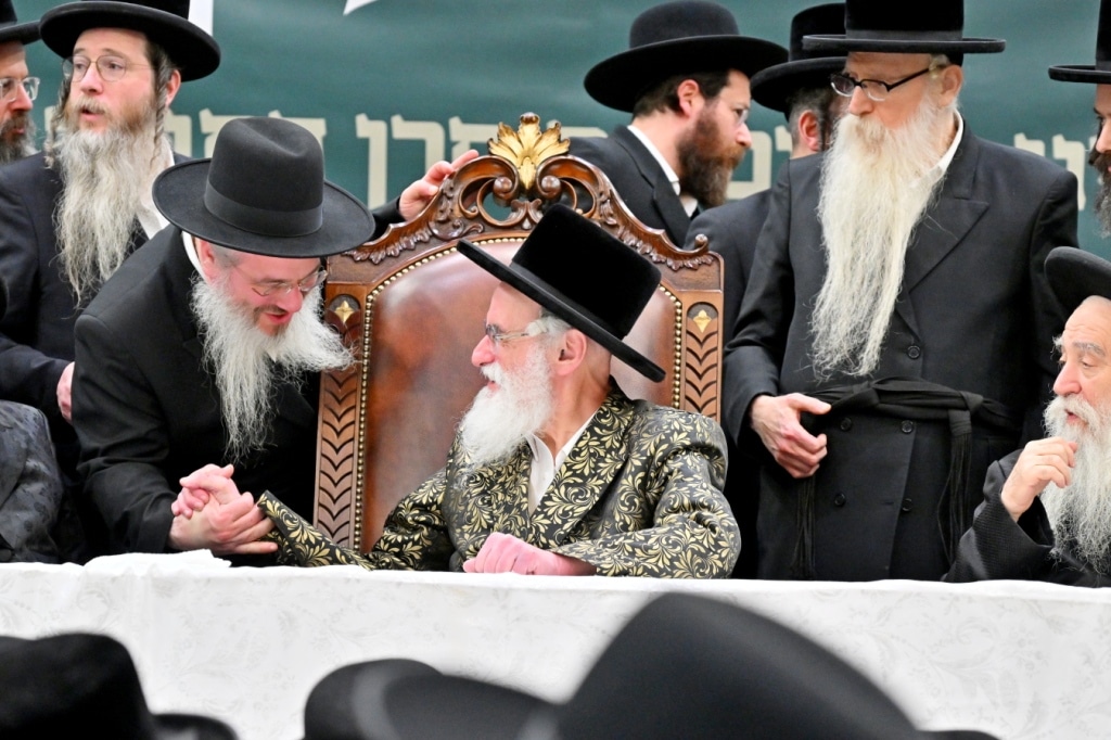 גלריה: המונים קיבלו את פני האדמו"ר מויז'ניץ בליקווד