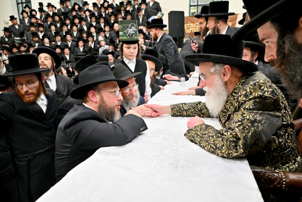 גלריה: המונים קיבלו את פני האדמו"ר מויז'ניץ בליקווד