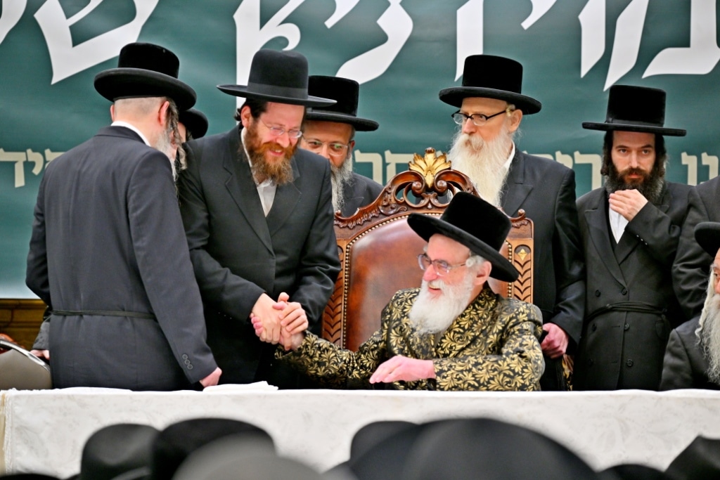 גלריה: המונים קיבלו את פני האדמו"ר מויז'ניץ בליקווד