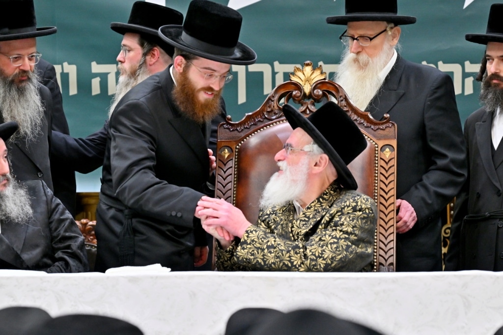 גלריה: המונים קיבלו את פני האדמו"ר מויז'ניץ בליקווד