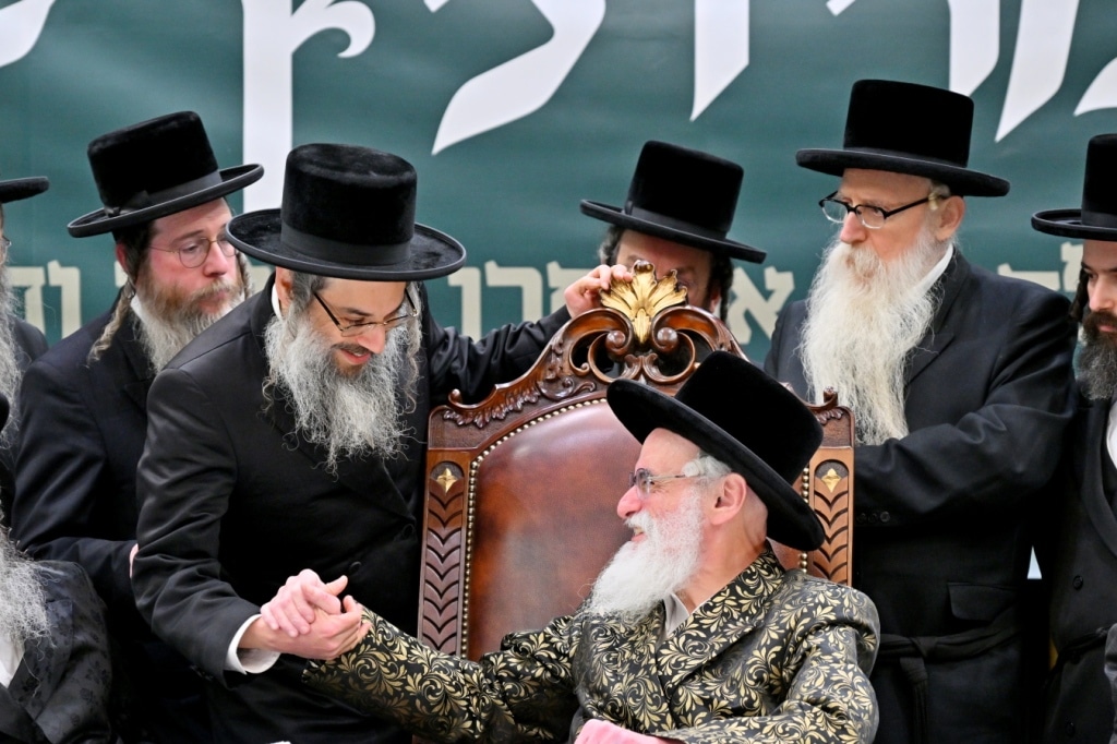 גלריה: המונים קיבלו את פני האדמו"ר מויז'ניץ בליקווד