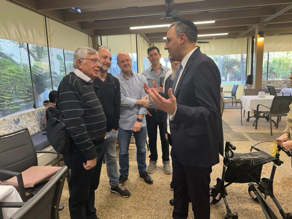 יו"ר ועדת הבריאות קיים סיור מקיף בבית דיור מוגן בהרצליה לעמוד על הצרכים הנחוצים