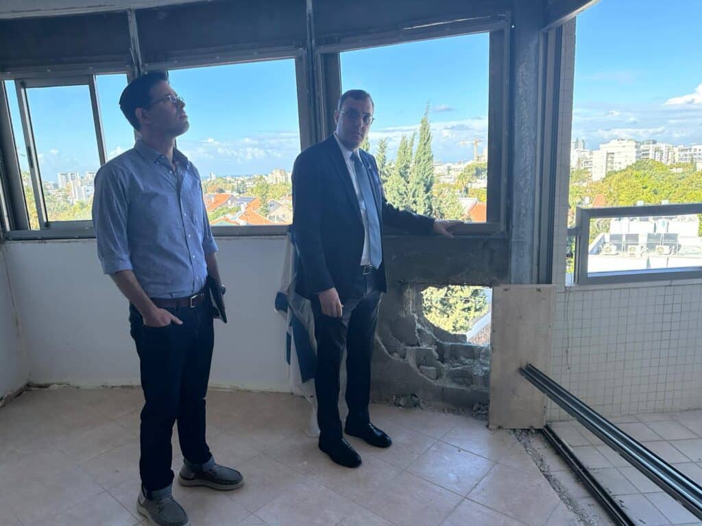 יו"ר ועדת הבריאות קיים סיור מקיף בבית דיור מוגן בהרצליה לעמוד על הצרכים הנחוצים