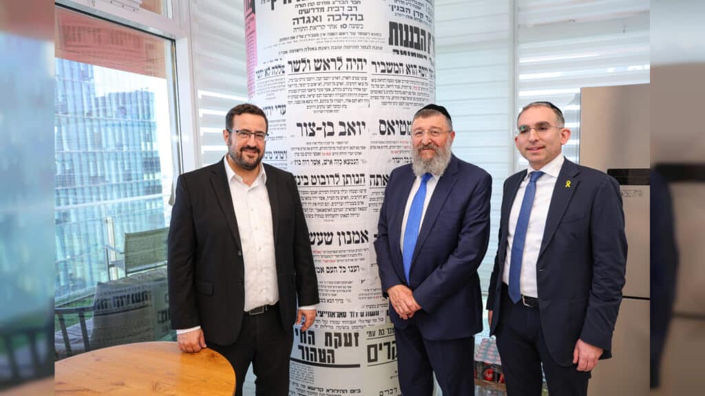 בסיור שר העבודה בן צור בקמא טק: ממוצע השכר של עובד חרדי בהייטק – נמוך משמעותית משל עמיתו מהמגזר הכללי