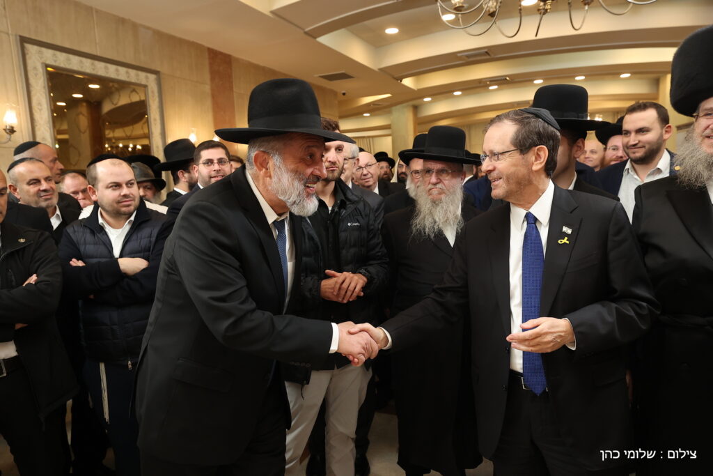 היועץ החרדי לנשיא ערך ברית לבנו - כמעט כולם התייצבו