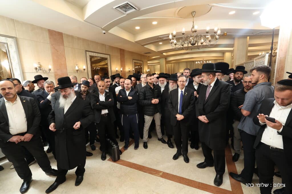 היועץ החרדי לנשיא ערך ברית לבנו - כמעט כולם התייצבו