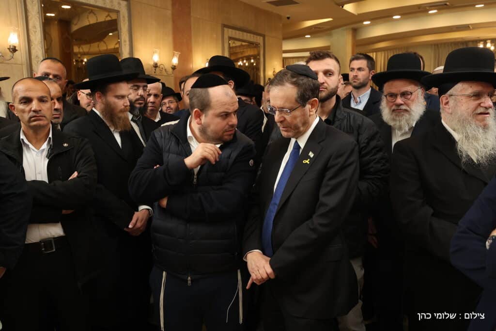 היועץ החרדי לנשיא ערך ברית לבנו - כמעט כולם התייצבו