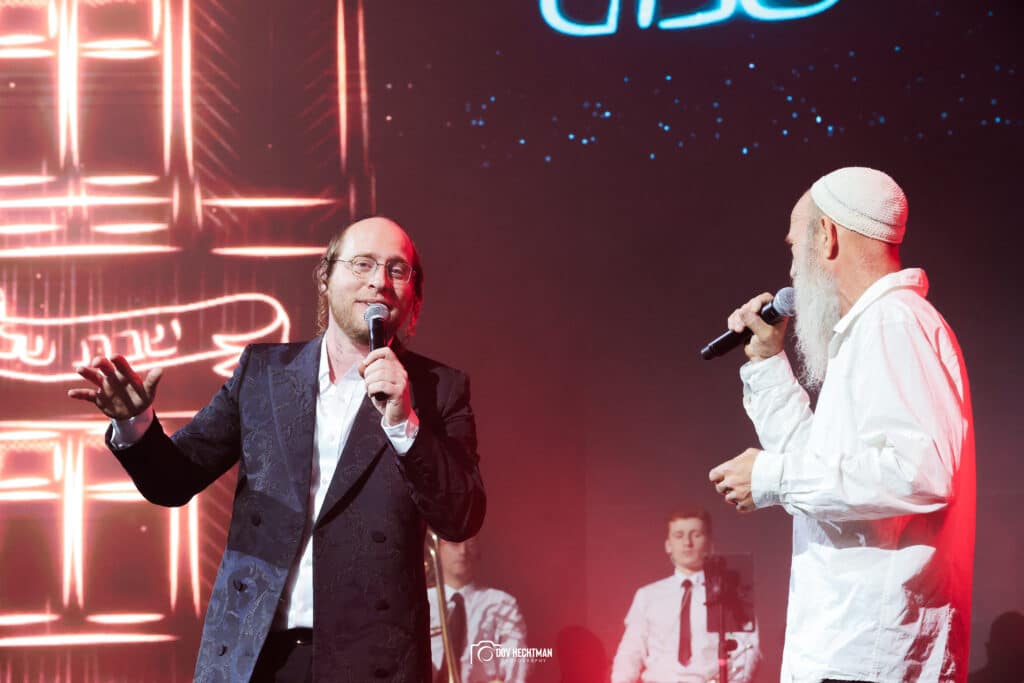 "הנה זה בא" מוטי וייס השיק את אלבום הבכורה במופע מרשים