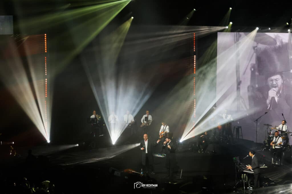 "הנה זה בא" מוטי וייס השיק את אלבום הבכורה במופע מרשים