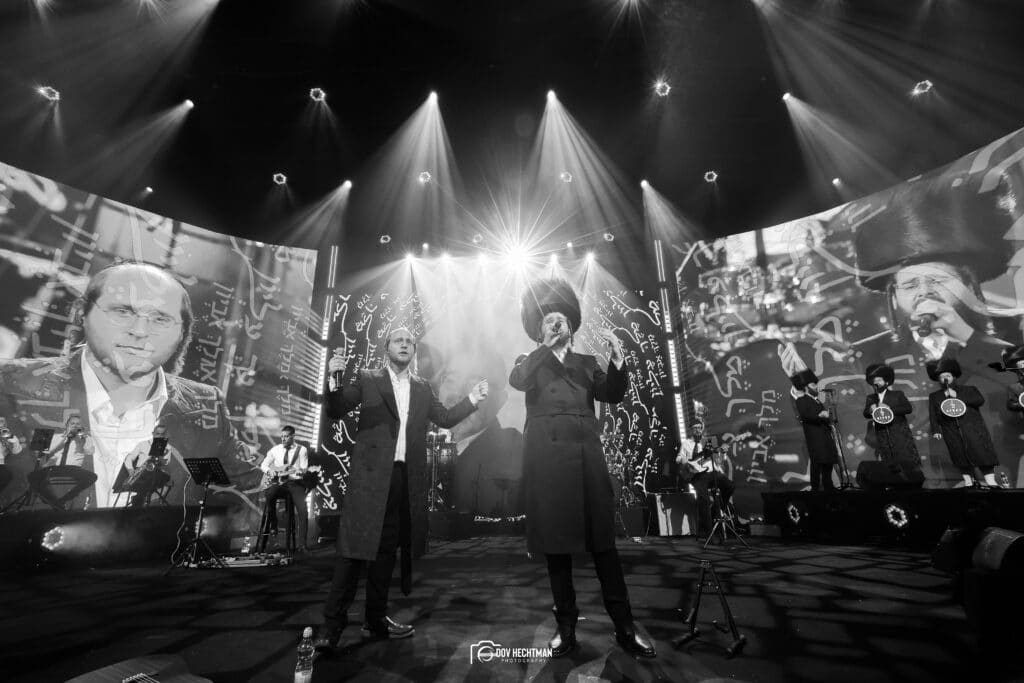 "הנה זה בא" מוטי וייס השיק את אלבום הבכורה במופע מרשים