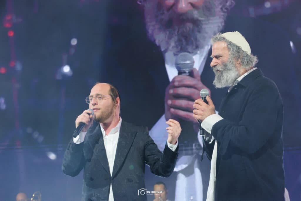 "הנה זה בא" מוטי וייס השיק את אלבום הבכורה במופע מרשים