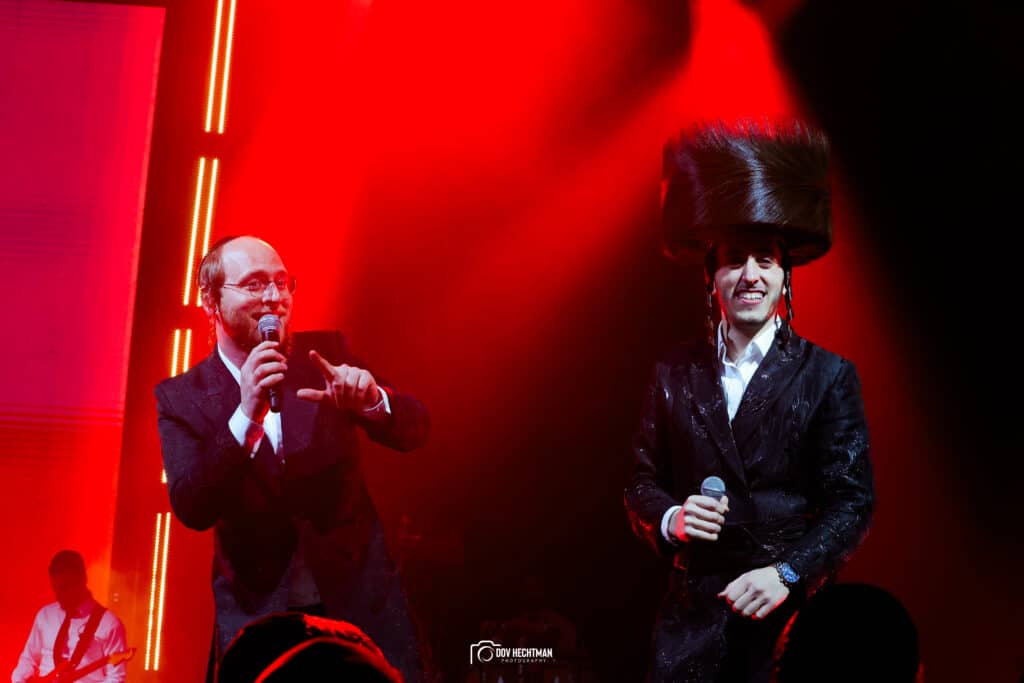 "הנה זה בא" מוטי וייס השיק את אלבום הבכורה במופע מרשים