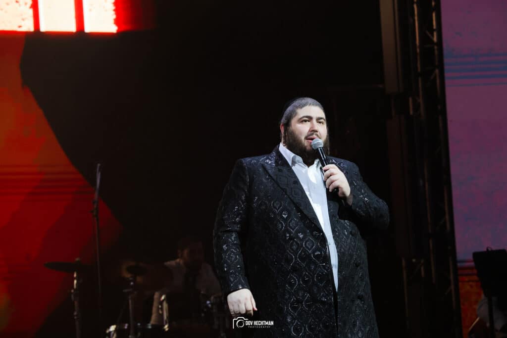 "הנה זה בא" מוטי וייס השיק את אלבום הבכורה במופע מרשים