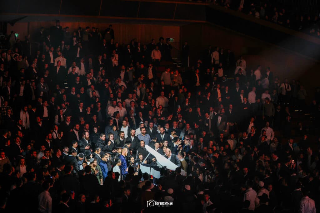 "הנה זה בא" מוטי וייס השיק את אלבום הבכורה במופע מרשים