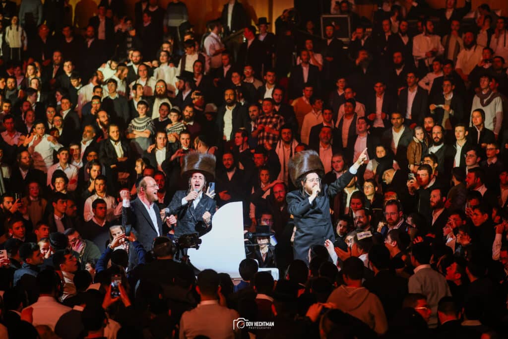 "הנה זה בא" מוטי וייס השיק את אלבום הבכורה במופע מרשים