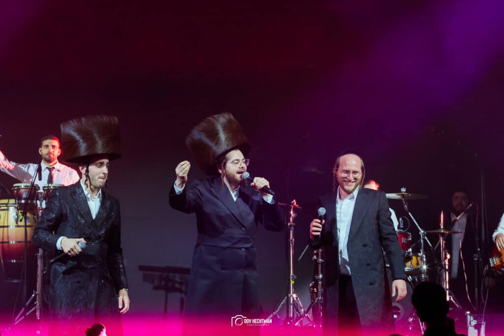 "הנה זה בא" מוטי וייס השיק את אלבום הבכורה במופע מרשים