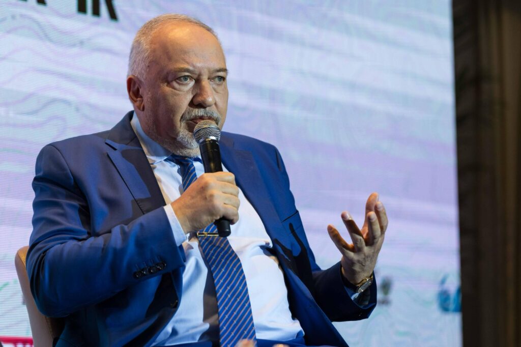 "איחוד הצלה" או ריסוק? האמת מאחורי חיבור בנט ולפיד