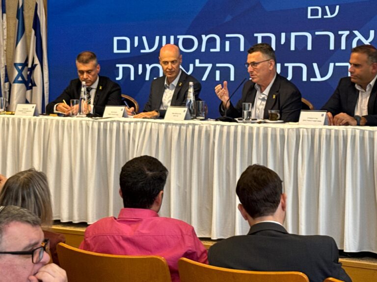 סער על השלטון בסוריה: "כנופיית טרור שהשתלטה על דמשק"