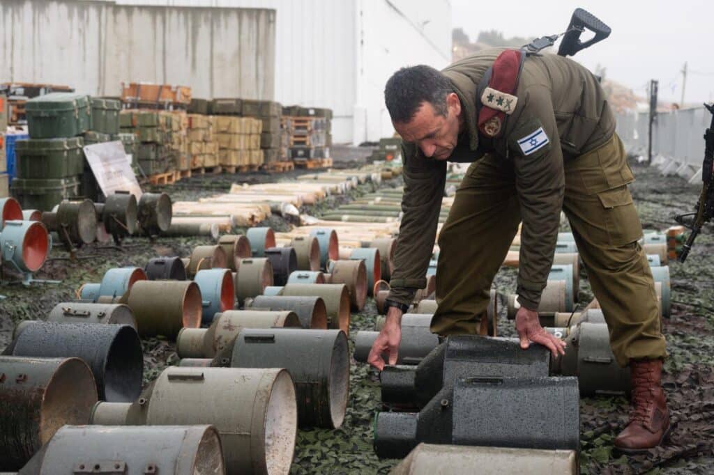 צה"ל חושף: למעלה מ-85,000 אמצעי לחימה הוחרמו בלבנון