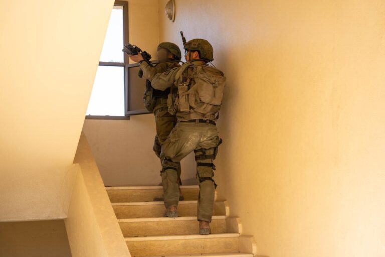 חטיפת חיילים כדי לשבש את פירוק הארגון מנשקו