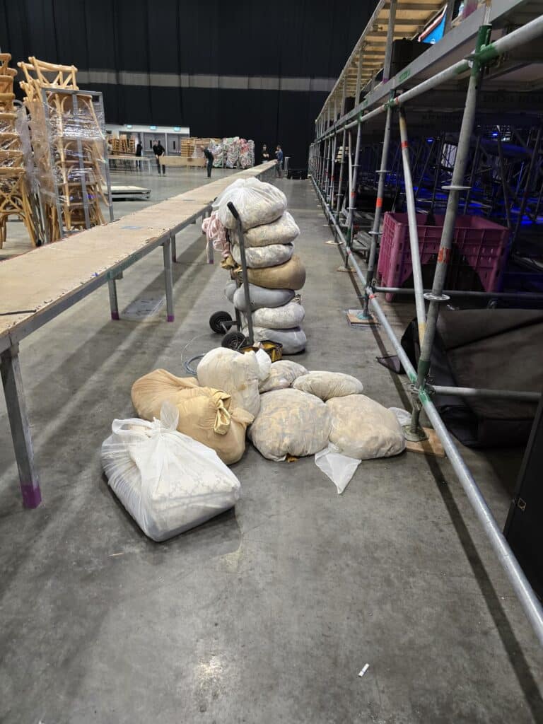 גלריה מיוחדת: בגני התערוכה נערכים לאירוע היהודי הגדול בעולם