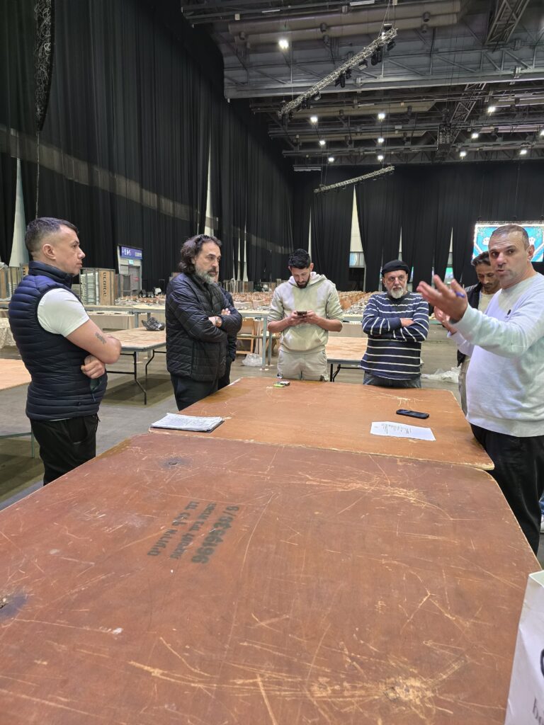 גלריה מיוחדת: בגני התערוכה נערכים לאירוע היהודי הגדול בעולם