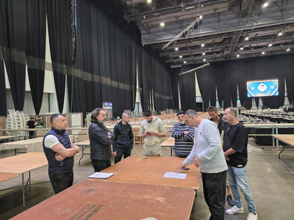 גלריה מיוחדת: בגני התערוכה נערכים לאירוע היהודי הגדול בעולם