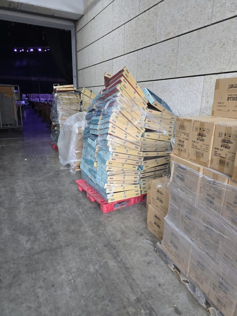 גלריה מיוחדת: בגני התערוכה נערכים לאירוע היהודי הגדול בעולם