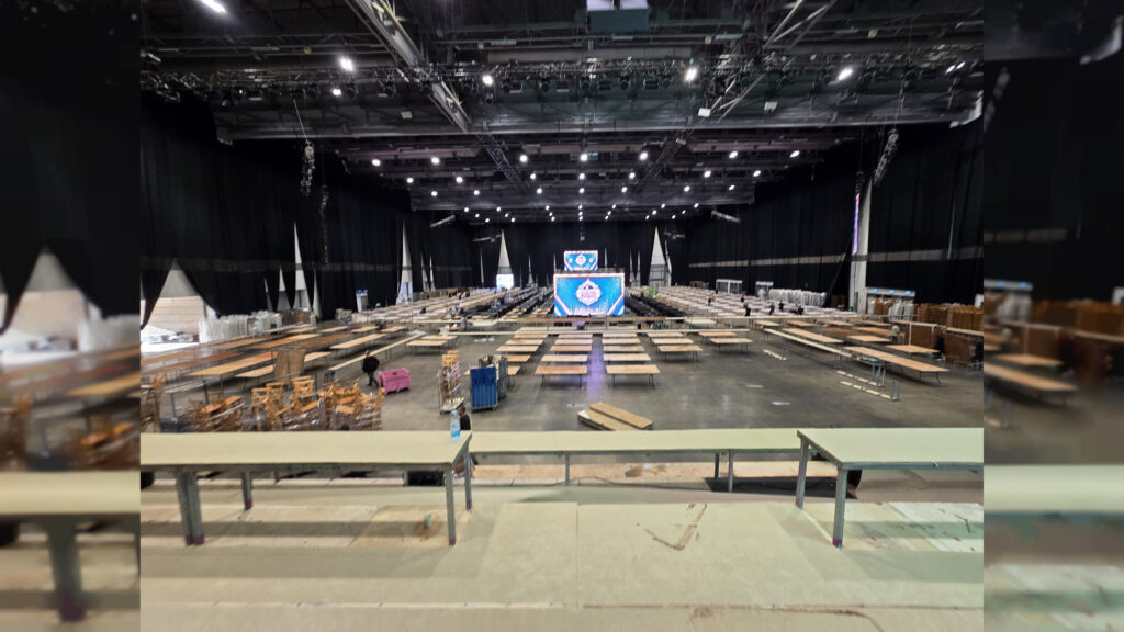 גלריה מיוחדת: בגני התערוכה נערכים לאירוע היהודי הגדול בעולם