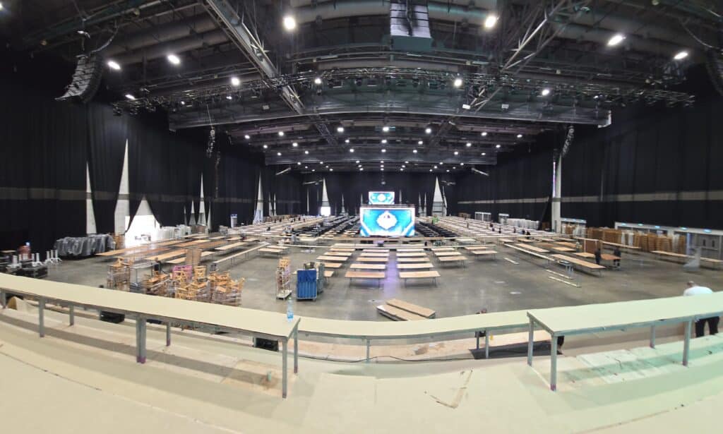 גלריה מיוחדת: בגני התערוכה נערכים לאירוע היהודי הגדול בעולם