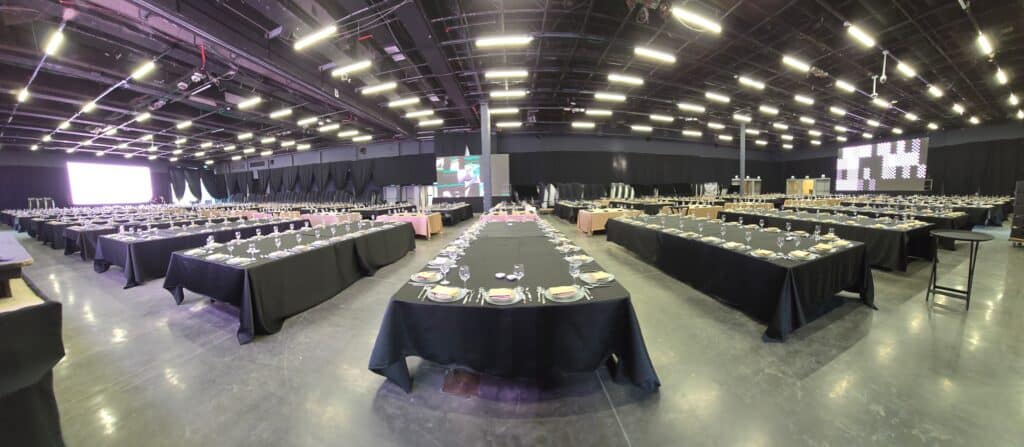 גלריה מיוחדת: בגני התערוכה נערכים לאירוע היהודי הגדול בעולם