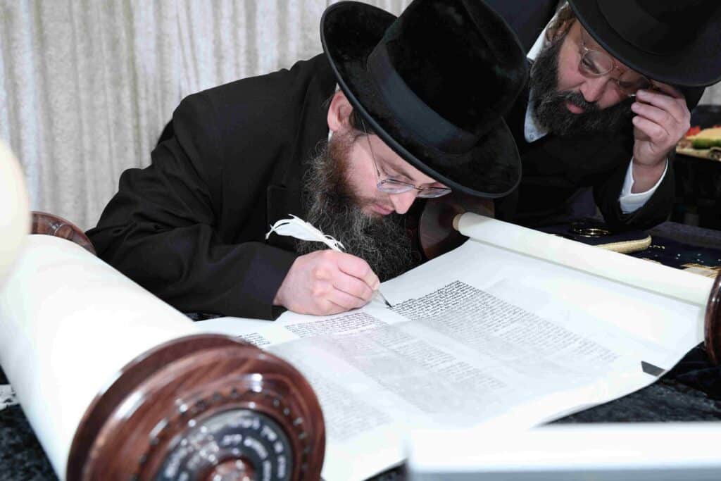 בהשתתפות בן האדמו"ר: ספר תורה הופקד עד ביאת המשיח