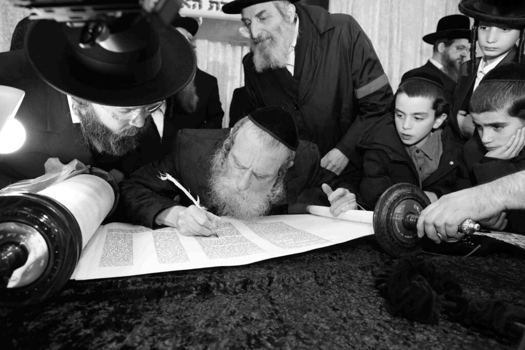 בהשתתפות בן האדמו"ר: ספר תורה הופקד עד ביאת המשיח