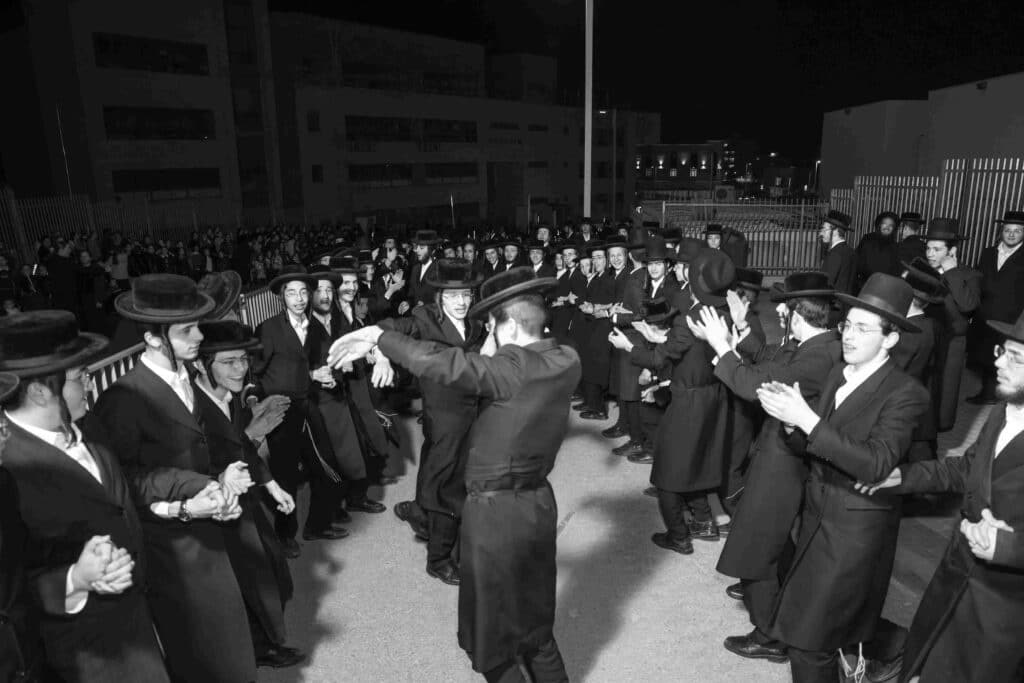 בהשתתפות בן האדמו"ר: ספר תורה הופקד עד ביאת המשיח