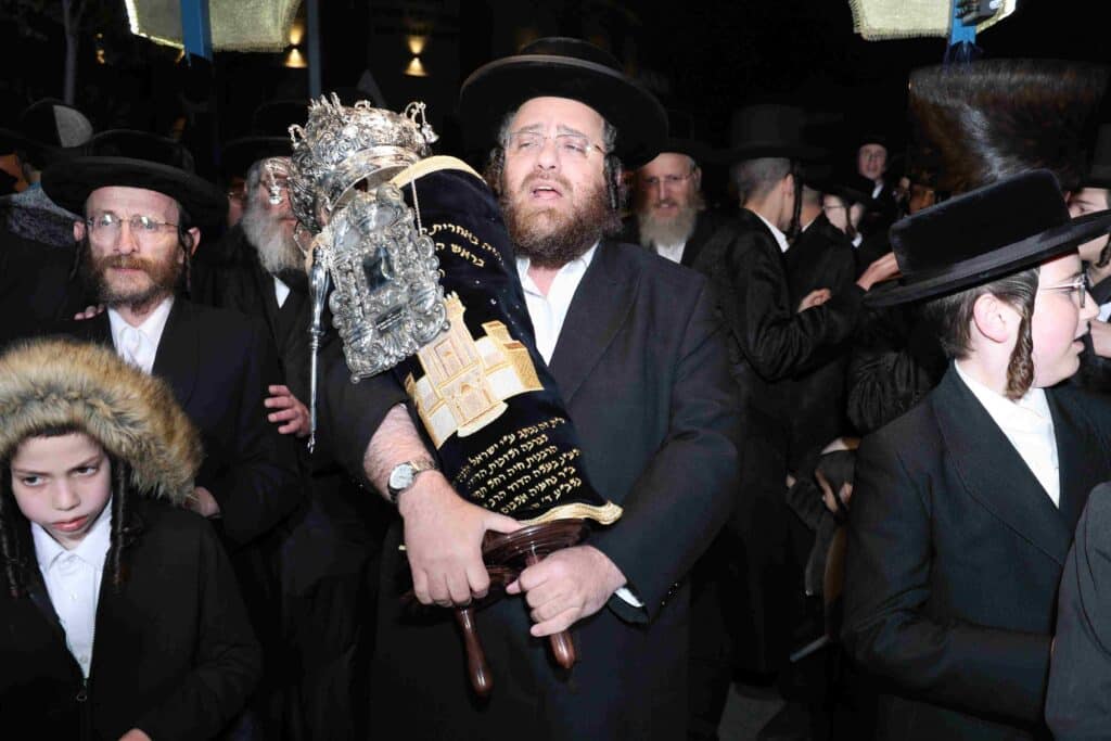 בהשתתפות בן האדמו"ר: ספר תורה הופקד עד ביאת המשיח