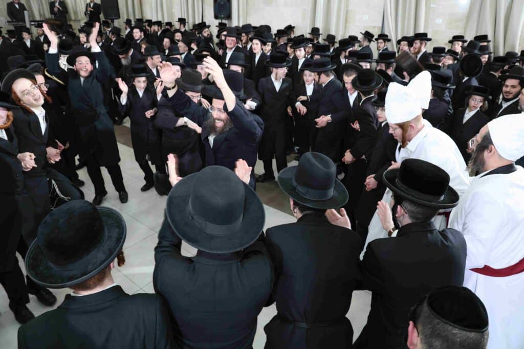 בהשתתפות בן האדמו"ר: ספר תורה הופקד עד ביאת המשיח